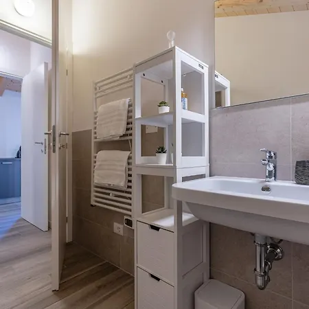 Guesthost - Casa Maserati - Lovely & Comfortable *